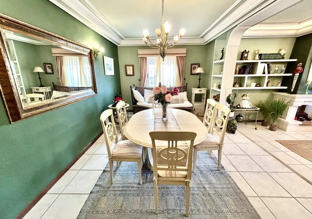 6-bedroom Villa In Torrevieja, Spain (440 M²)