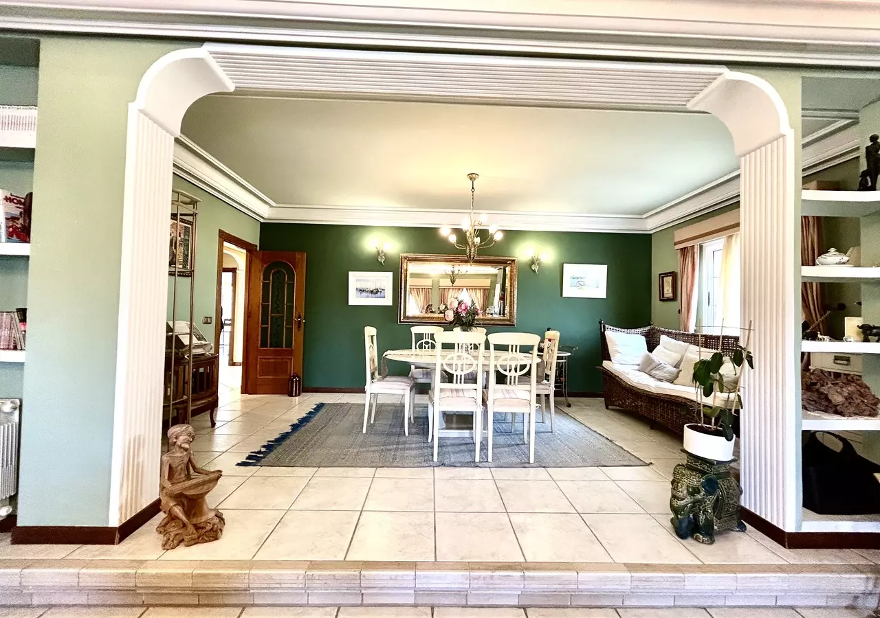 6-bedroom Villa In Torrevieja, Spain (440 M²)
