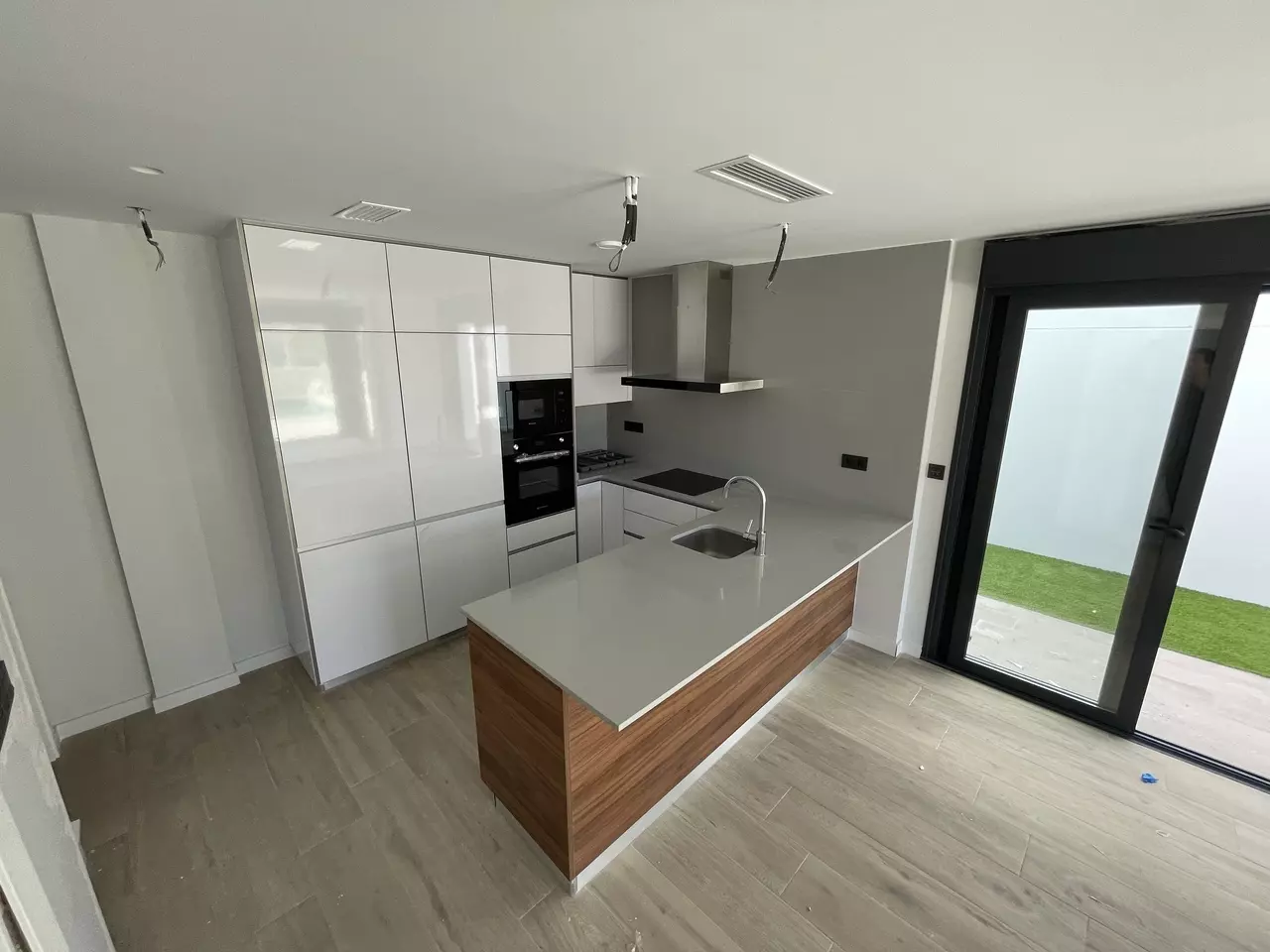 4-bedroom Apartment In Pilar De La Horadada, Spain (120 M²)