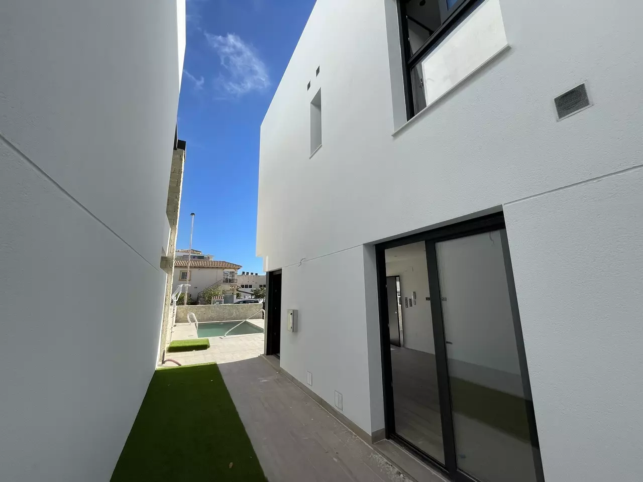 4-bedroom Apartment In Pilar De La Horadada, Spain (120 M²)