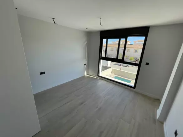 4-bedroom Apartment In Pilar De La Horadada, Spain (120 M²)