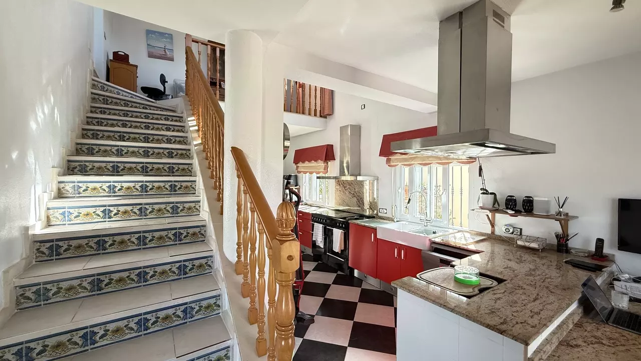 5-bedroom Villa In Villamartin, Spain (214 M²)