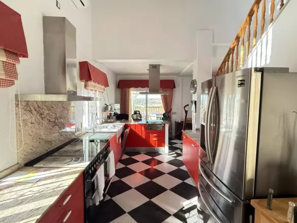 5-bedroom Villa In Villamartin, Spain (214 M²)