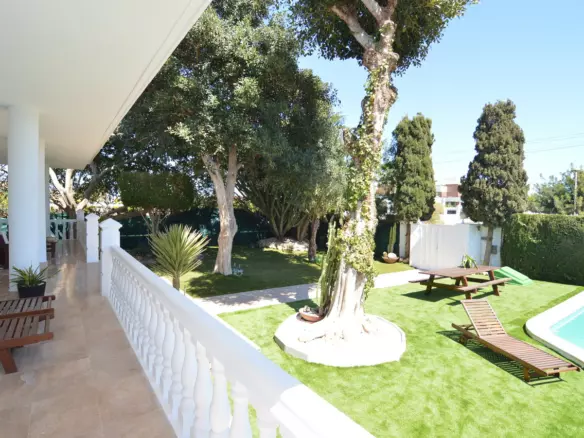 4-bedroom Villa In Torrevieja, Spain (520 M²)