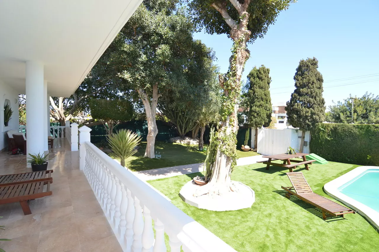 4-bedroom Villa In Torrevieja, Spain (520 M²)