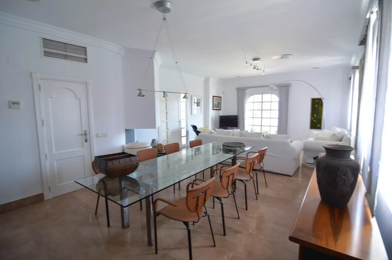 4-bedroom Villa In Torrevieja, Spain (520 M²)