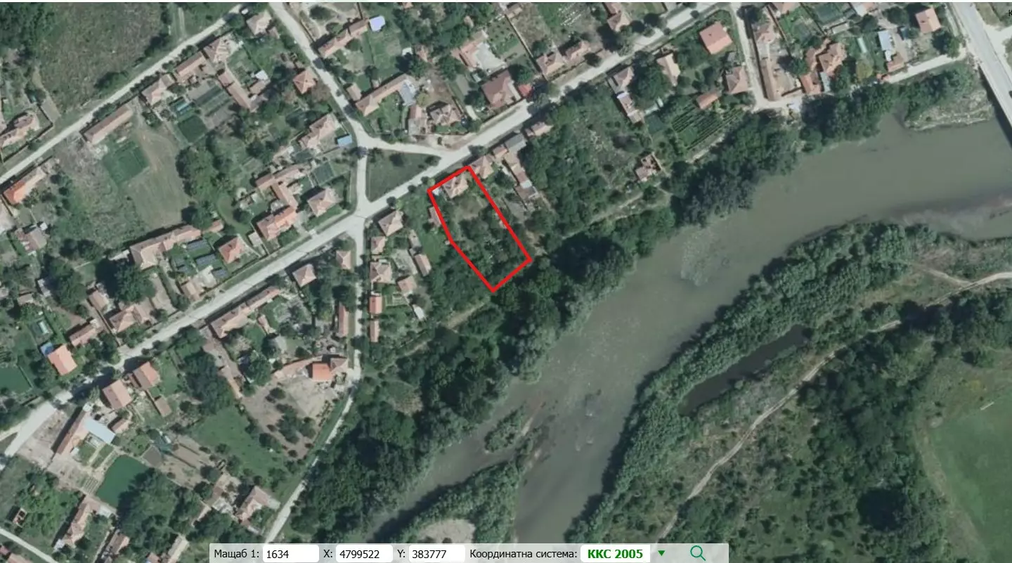 Sunny House By The River In Bulgaria – 1,900 M² Plot, Garage, Private Well & Renovation Potential