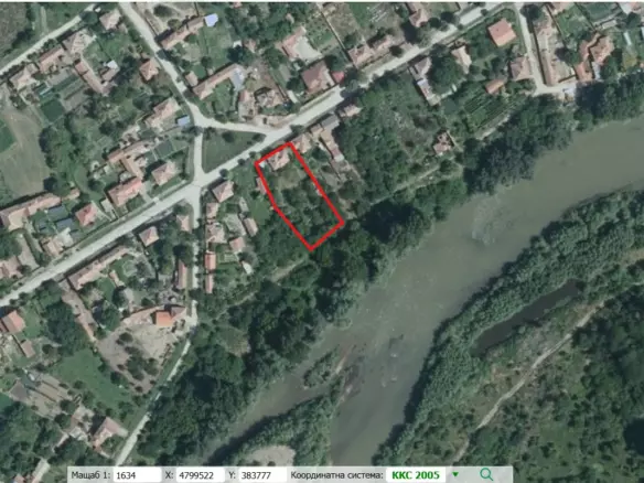 Sunny House By The River In Bulgaria – 1,900 M² Plot, Garage, Private Well & Renovation Potential