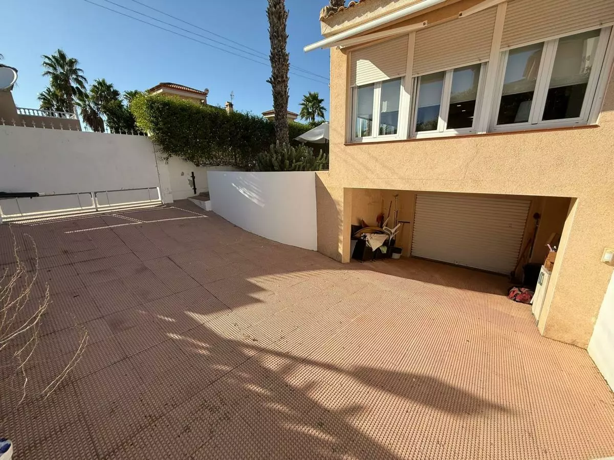 3-bedroom Villa In San Miguel De Salinas, Spain (170 M²)