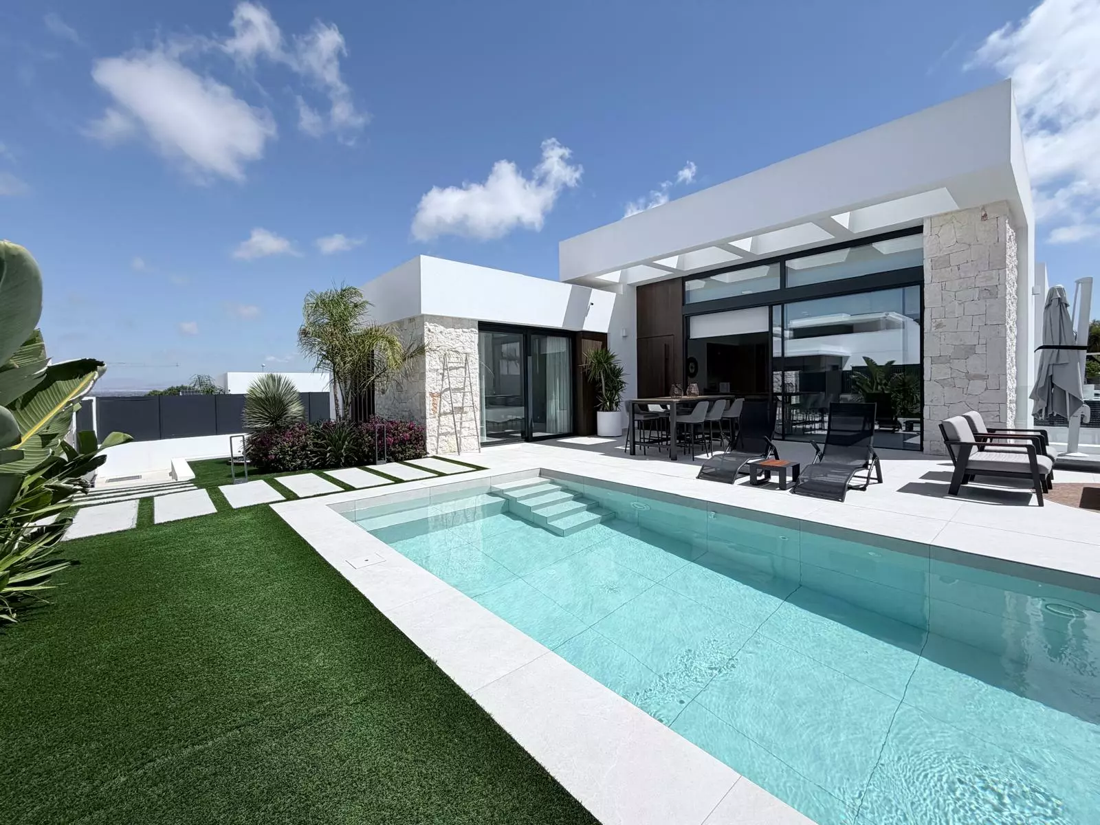 WhatsApp-Image-2026-08-19-at-14.38.45-1-0c63da 4-bedroom Villa In Rojales, Spain