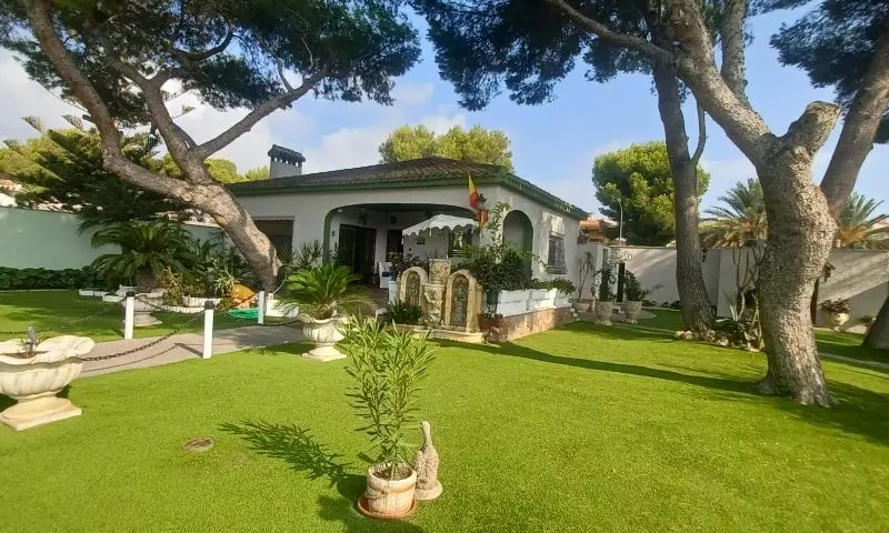 3-bedroom Villa In Orihuela Costa, Spain (250 M²)