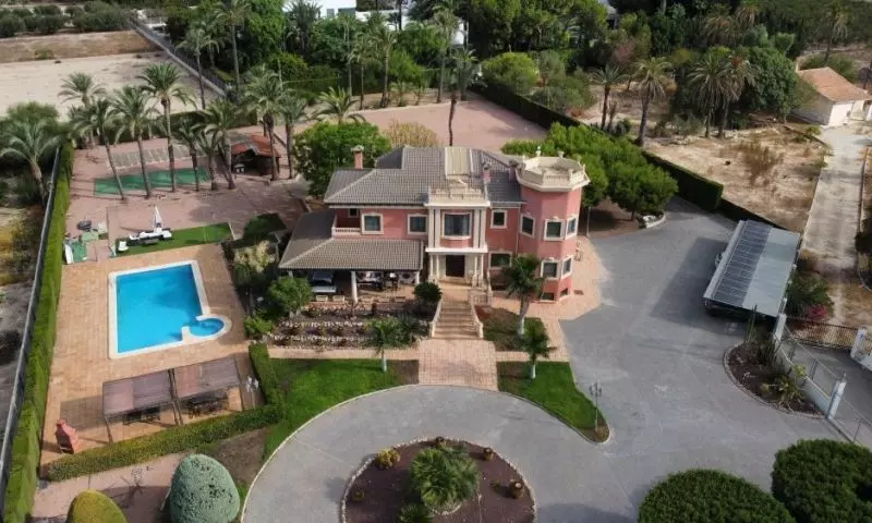 6-bedroom Villa In Elche, Spain (500 M²)