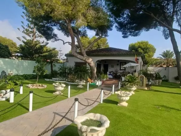 3-bedroom Villa In Orihuela Costa, Spain (250 M²)