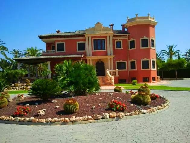 6-bedroom Villa In Elche, Spain (500 M²)