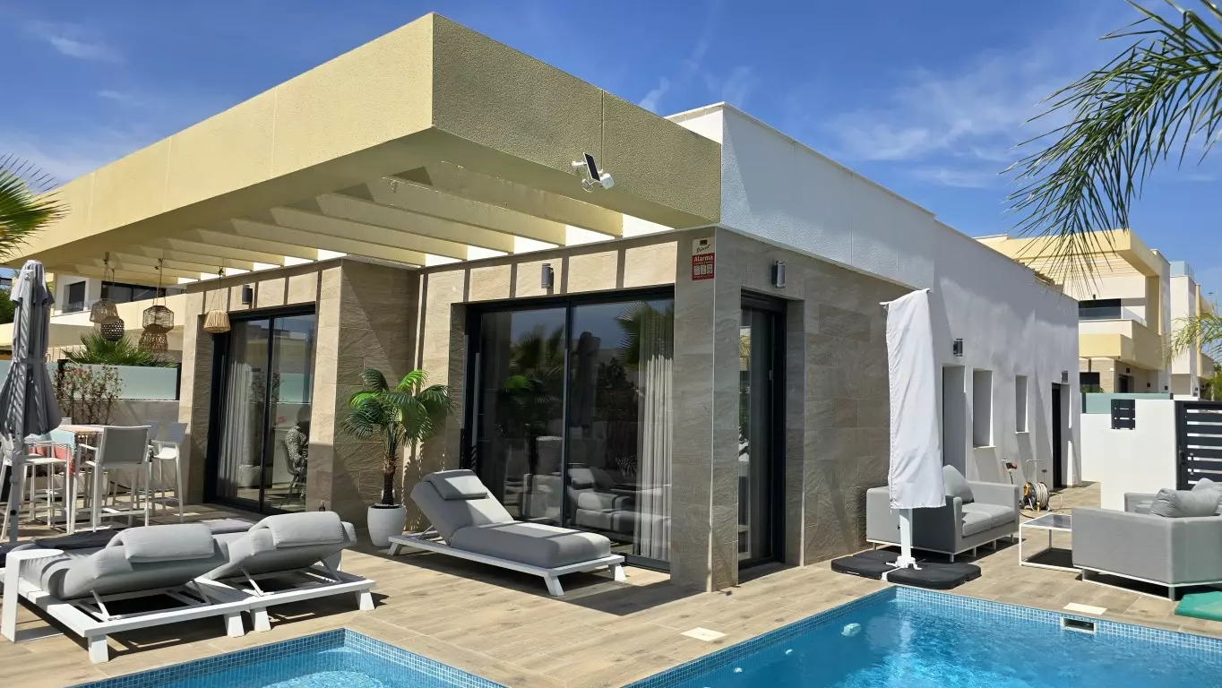 3-bedroom Villa In Los Montesinos, Spain (151 M²)