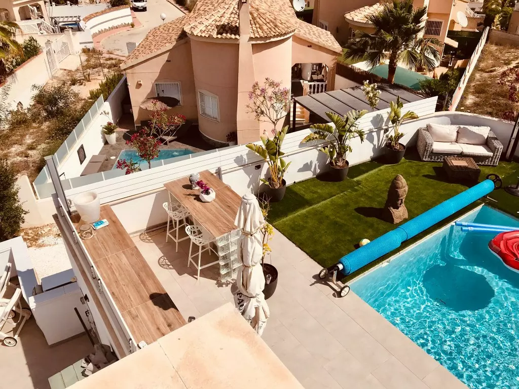 6-bedroom Villa In Ciudad Quesada, Spain (325 M²)