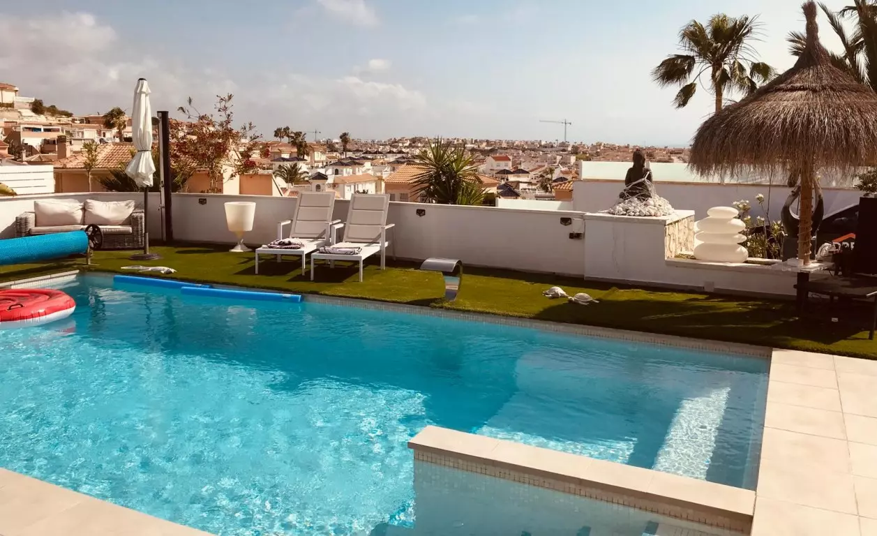 6-bedroom Villa In Ciudad Quesada, Spain (325 M²)