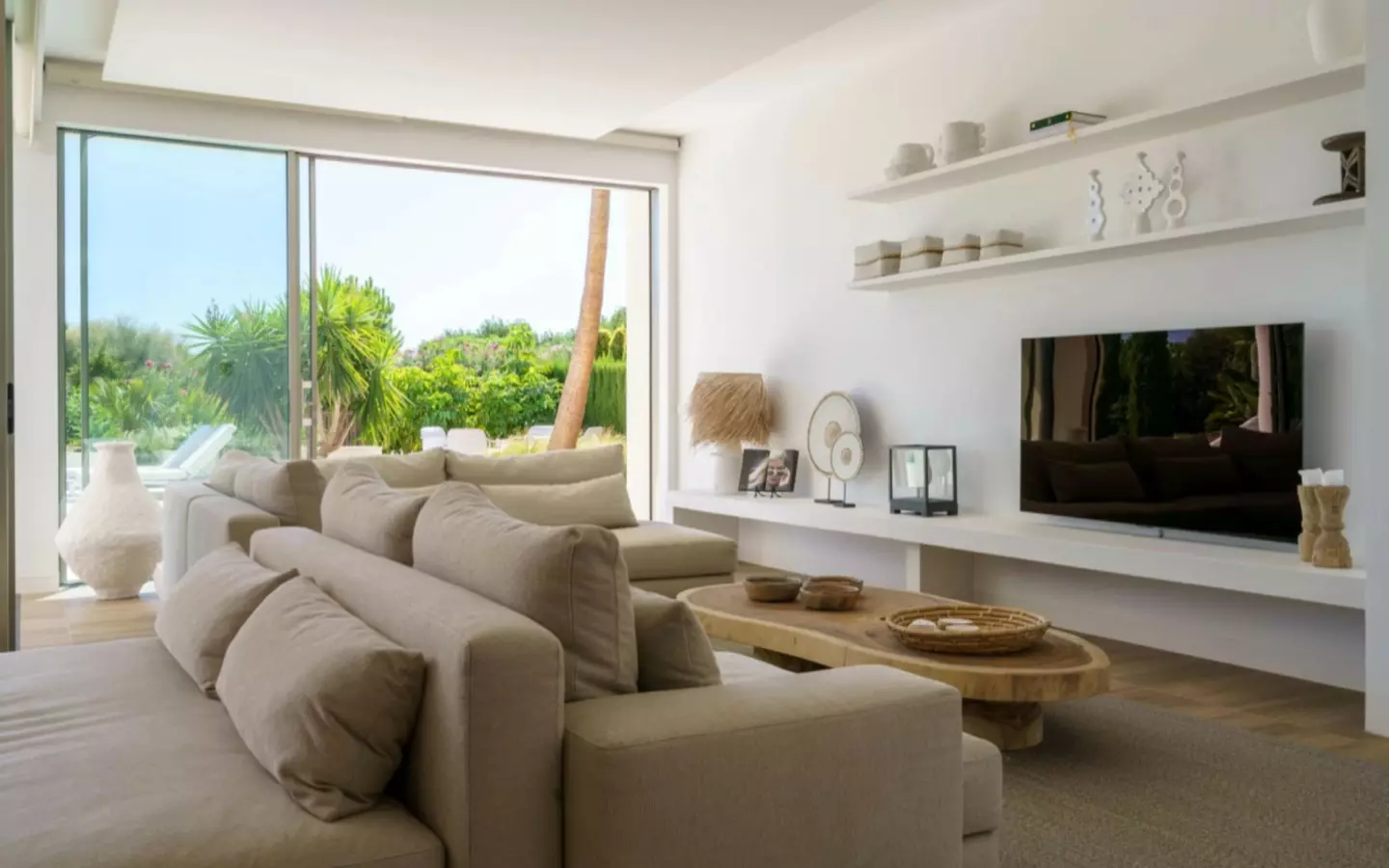 5-bedroom Villa In San Miguel De Salinas, Spain (241 M²)
