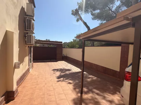 7-bedroom Villa In Torrevieja, Spain (311 M²)