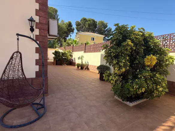 7-bedroom Villa In Torrevieja, Spain (311 M²)