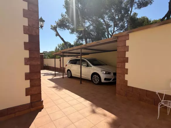 7-bedroom Villa In Torrevieja, Spain (311 M²)