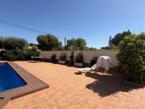 7-bedroom Villa In Torrevieja, Spain (311 M²)