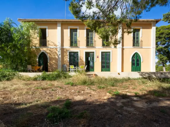 7-bedroom Villa In Alicante, Spain (560 M²)