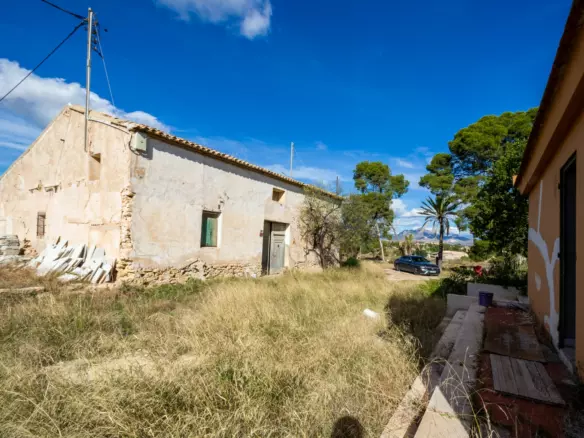 7-bedroom Villa In Alicante, Spain (560 M²)