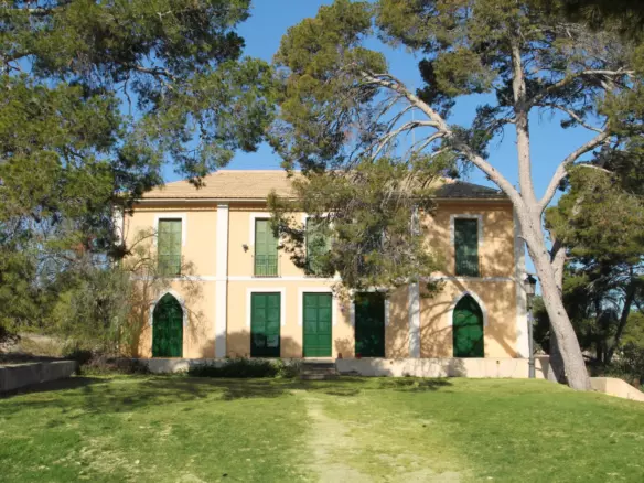 7-bedroom Villa In Alicante, Spain (560 M²)
