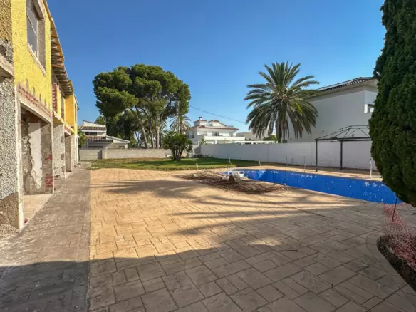 5-bedroom Villa In Cabo Roig, Spain (668 M²)