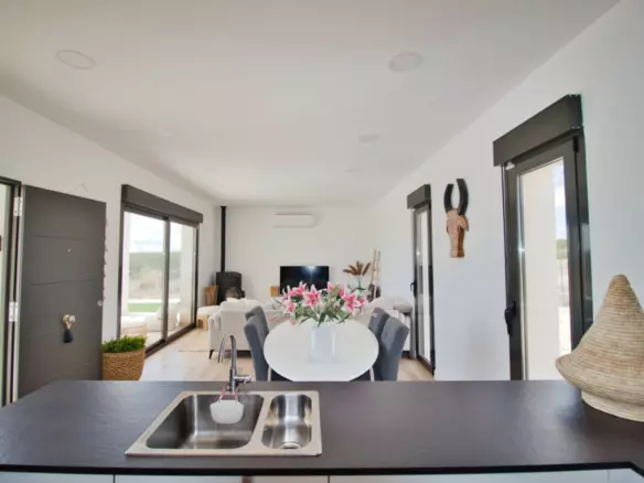 3-bedroom Villa In Pinoso, Spain (175 M²)