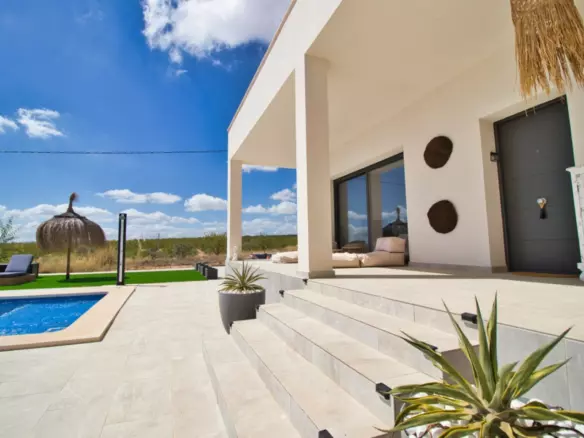 3-bedroom Villa In Pinoso, Spain (175 M²)