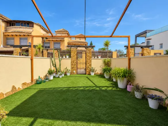 4-bedroom Town House In Guardamar Del Segura, Spain (108 M²)