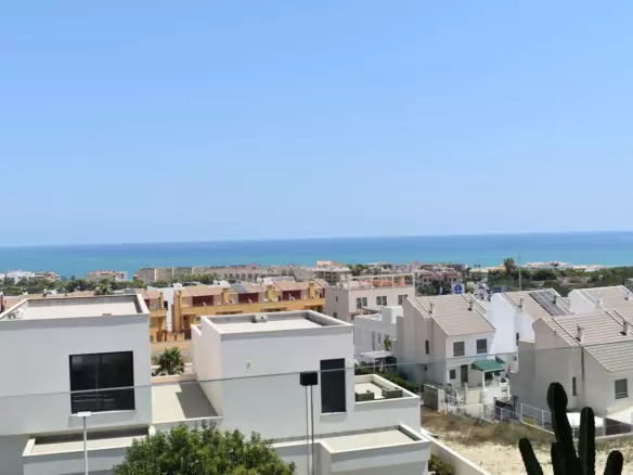 3-bedroom Apartment In Guardamar Del Segura, Spain (93 M²)