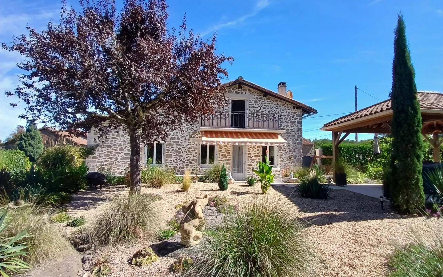 5-bedroom House In Busserolles, France (191 M²)