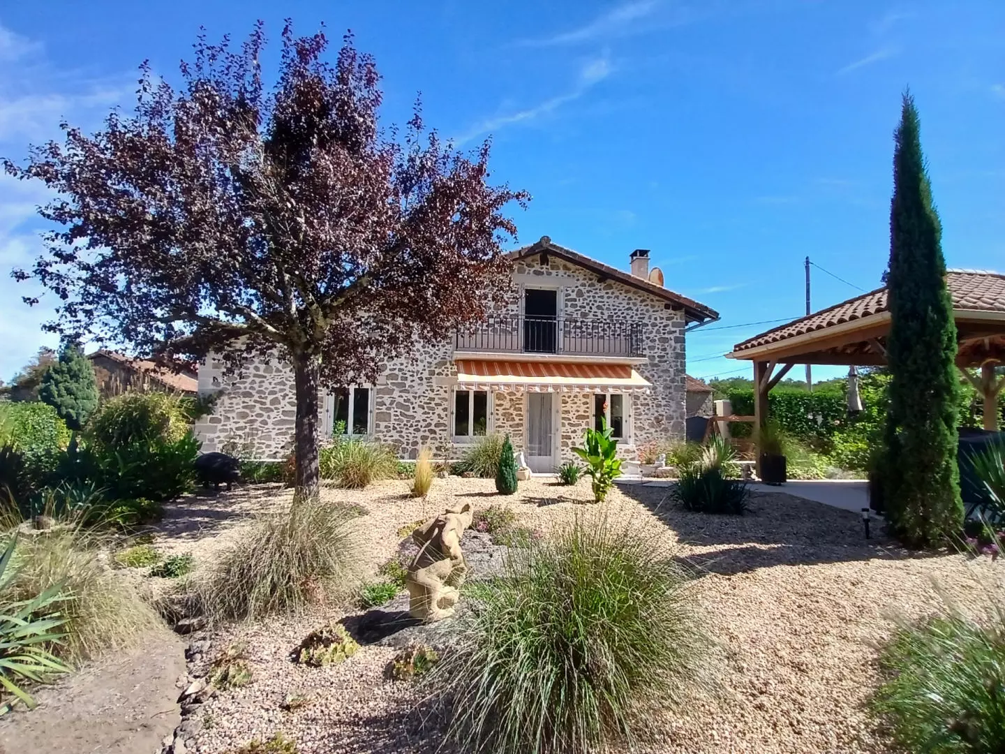property_image_15mvhhj0qi_20261010060509-f67e08 5-bedroom House In Busserolles, France (191 M²)