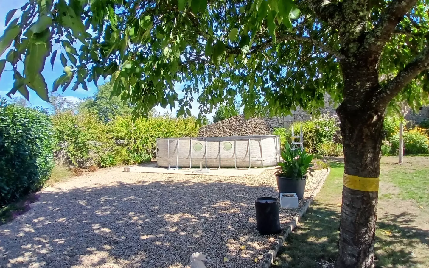 5-bedroom House In Busserolles, France (191 M²)