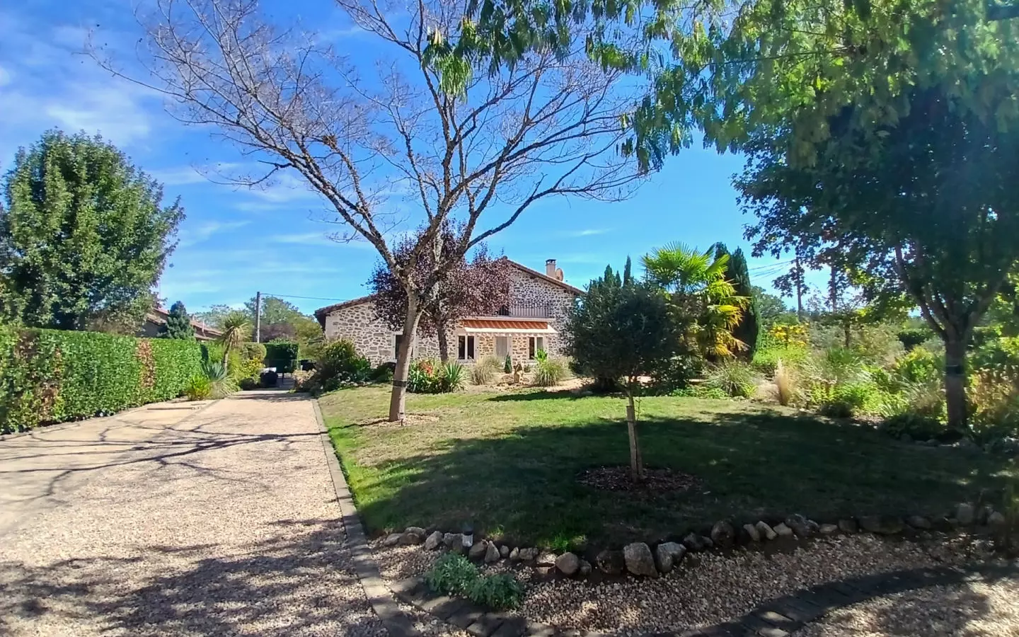 5-bedroom House In Busserolles, France (191 M²)