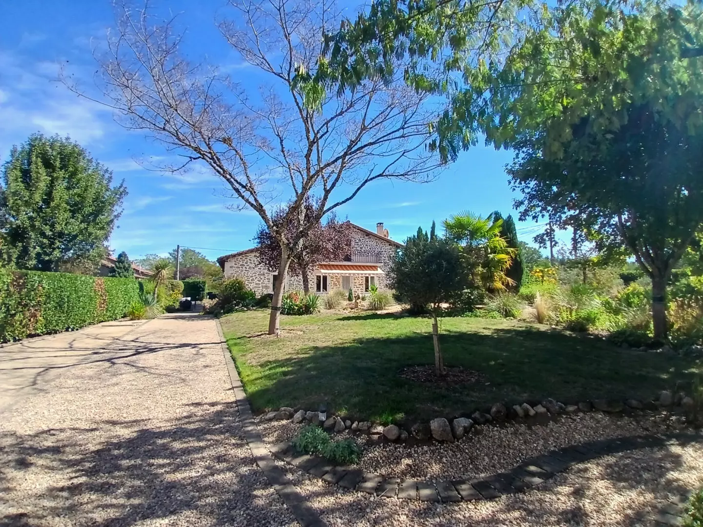 property_image_1jlnznrhcd_20261010060643-f9c040 5-bedroom House In Busserolles, France (191 M²)
