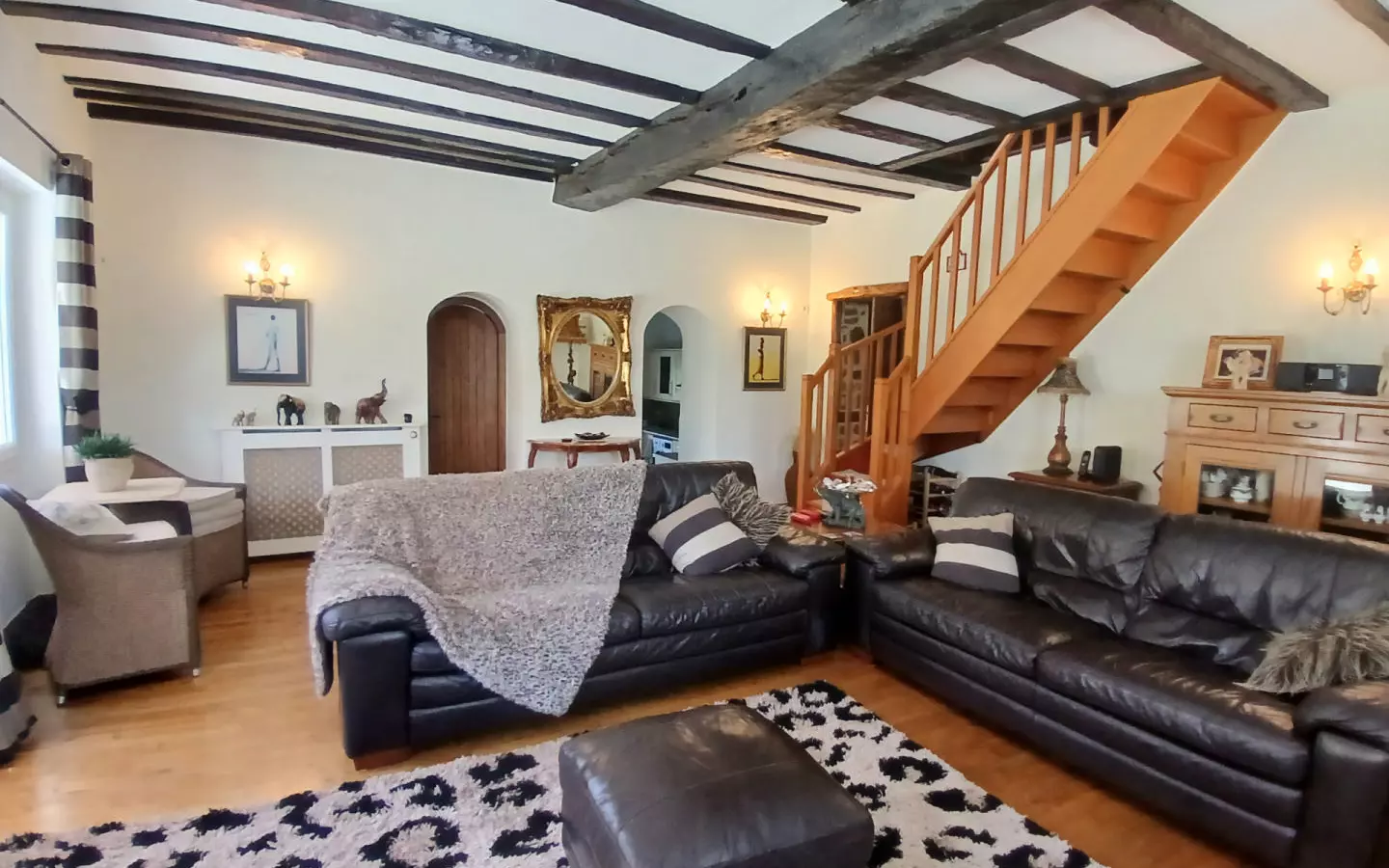 5-bedroom House In Busserolles, France (191 M²)