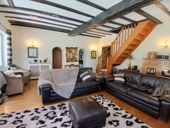 5-bedroom House In Busserolles, France (191 M²)