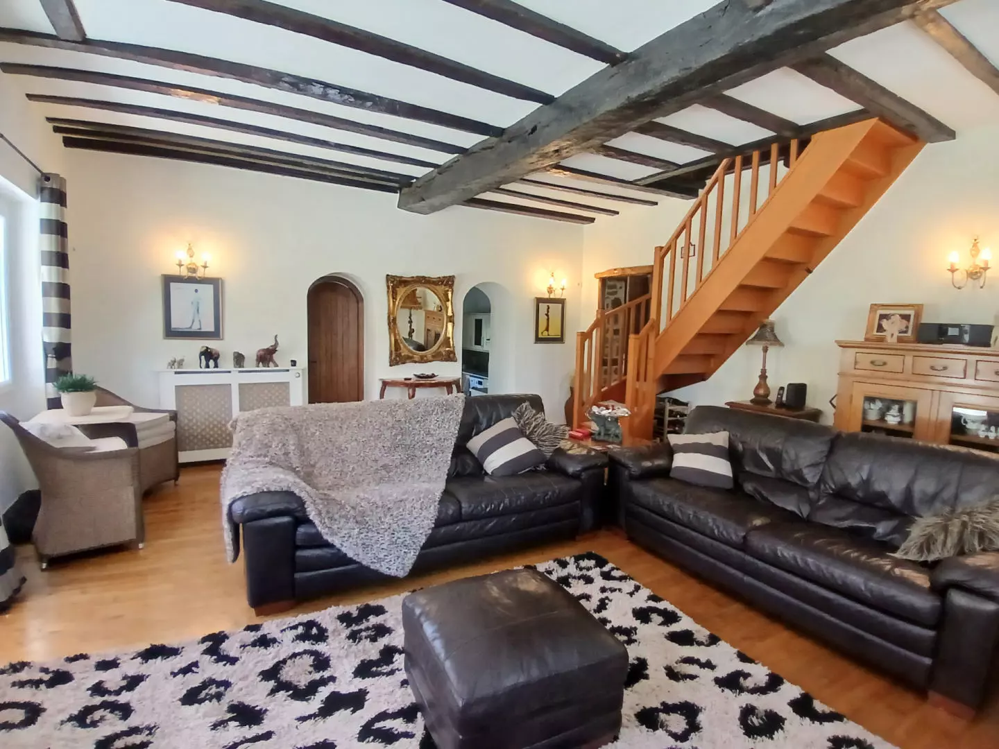 property_image_1jn0talxl3_20261010060523-994d36 5-bedroom House In Busserolles, France (191 M²)
