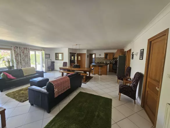 5-bedroom House In Busserolles, France (191 M²)