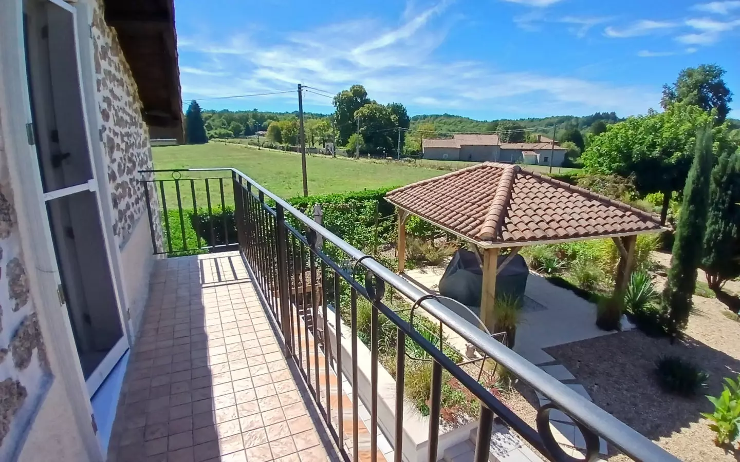 5-bedroom House In Busserolles, France (191 M²)