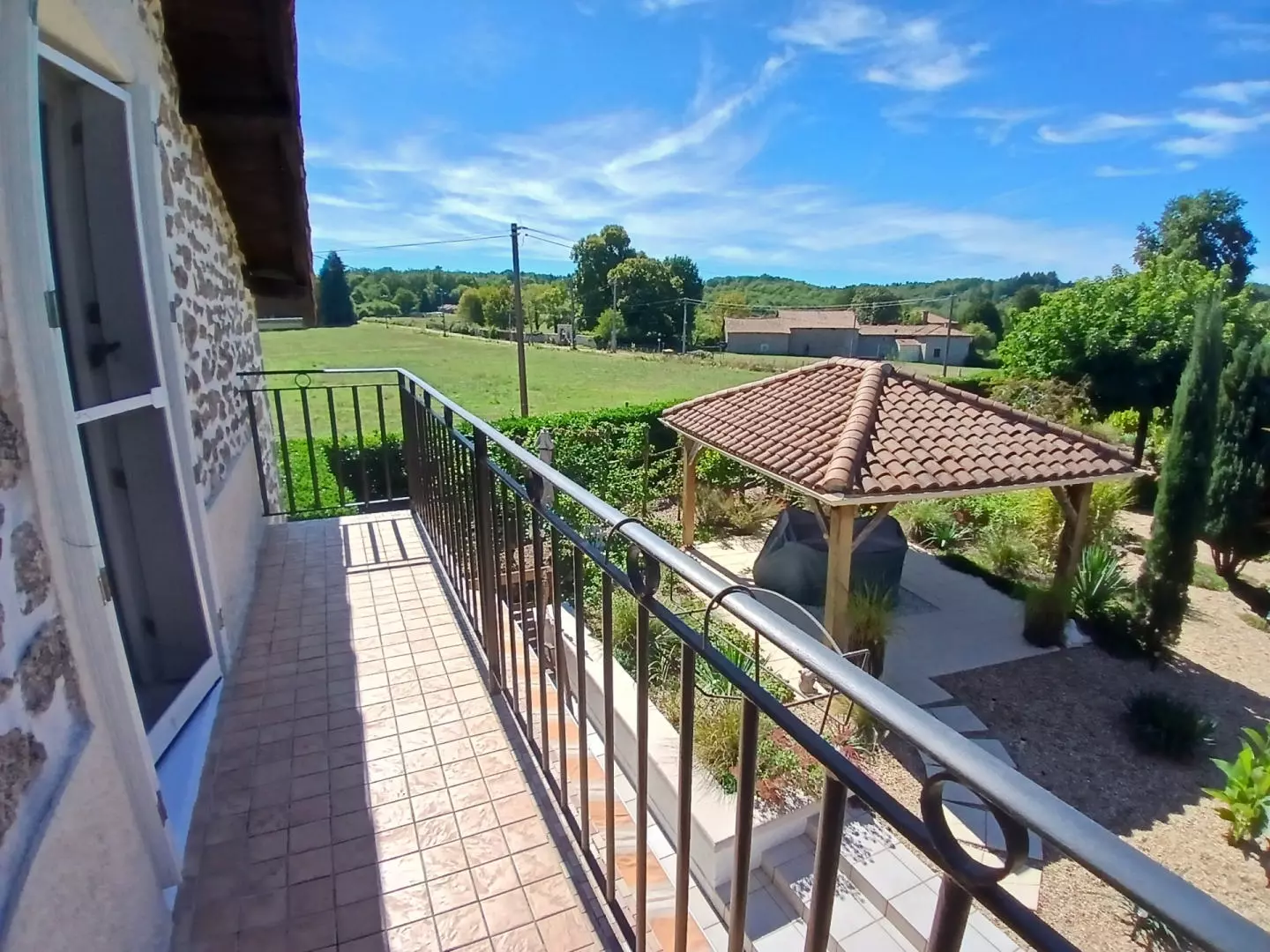 property_image_1o4jdi8aby_20261010060615-d6df16 5-bedroom House In Busserolles, France (191 M²)