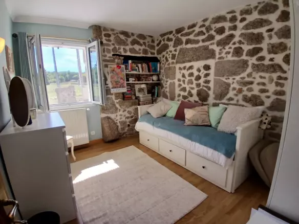 5-bedroom House In Busserolles, France (191 M²)