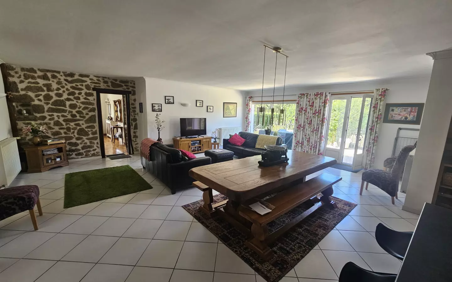 5-bedroom House In Busserolles, France (191 M²)