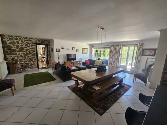 5-bedroom House In Busserolles, France (191 M²)