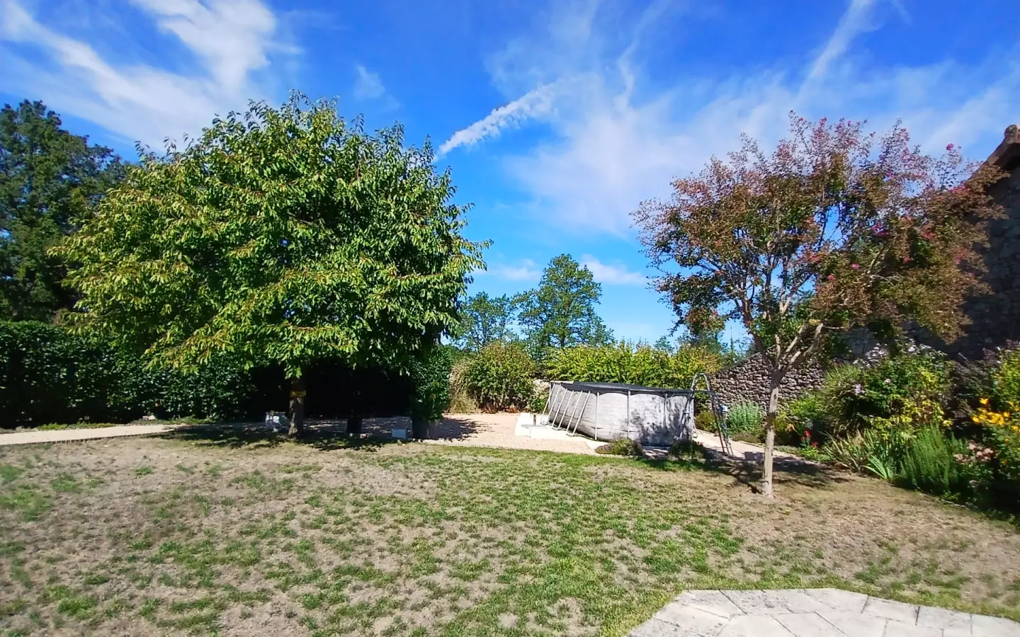 5-bedroom House In Busserolles, France (191 M²)