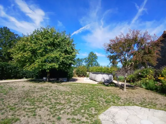 5-bedroom House In Busserolles, France (191 M²)